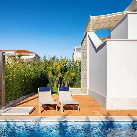 Luxury Claretta Near Porec For 8 People With Sea View & Pet Friendly Villa *